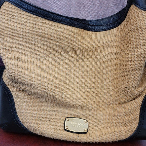 Meet your Posher, Irene - Picture 4 of 8